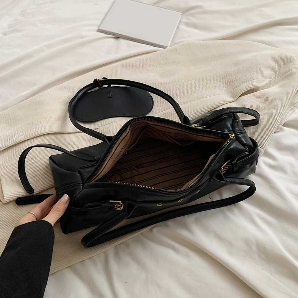 Boston Handbag for Women Solid Shoulder Bag PU Leather Casual Underarm Bag Retro Commuter Bag Y250603