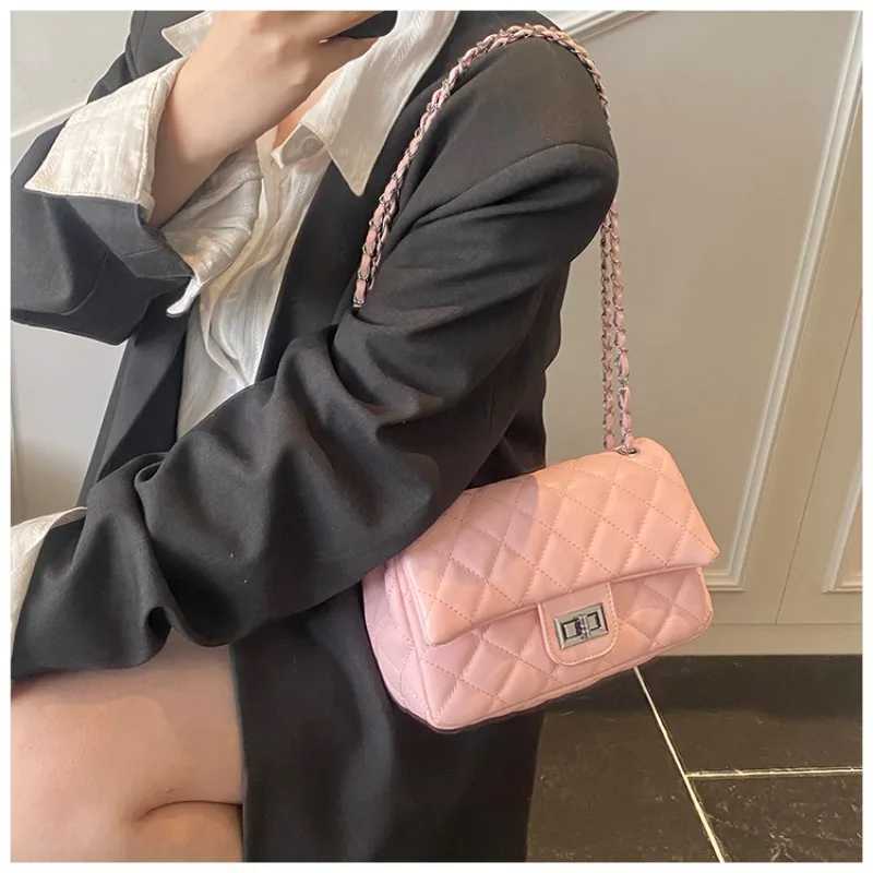 Designer Inspired Retro Messenger Bag - Chic Textured Leather With Paris Letter Adjustable Shoulder Strap Y250603