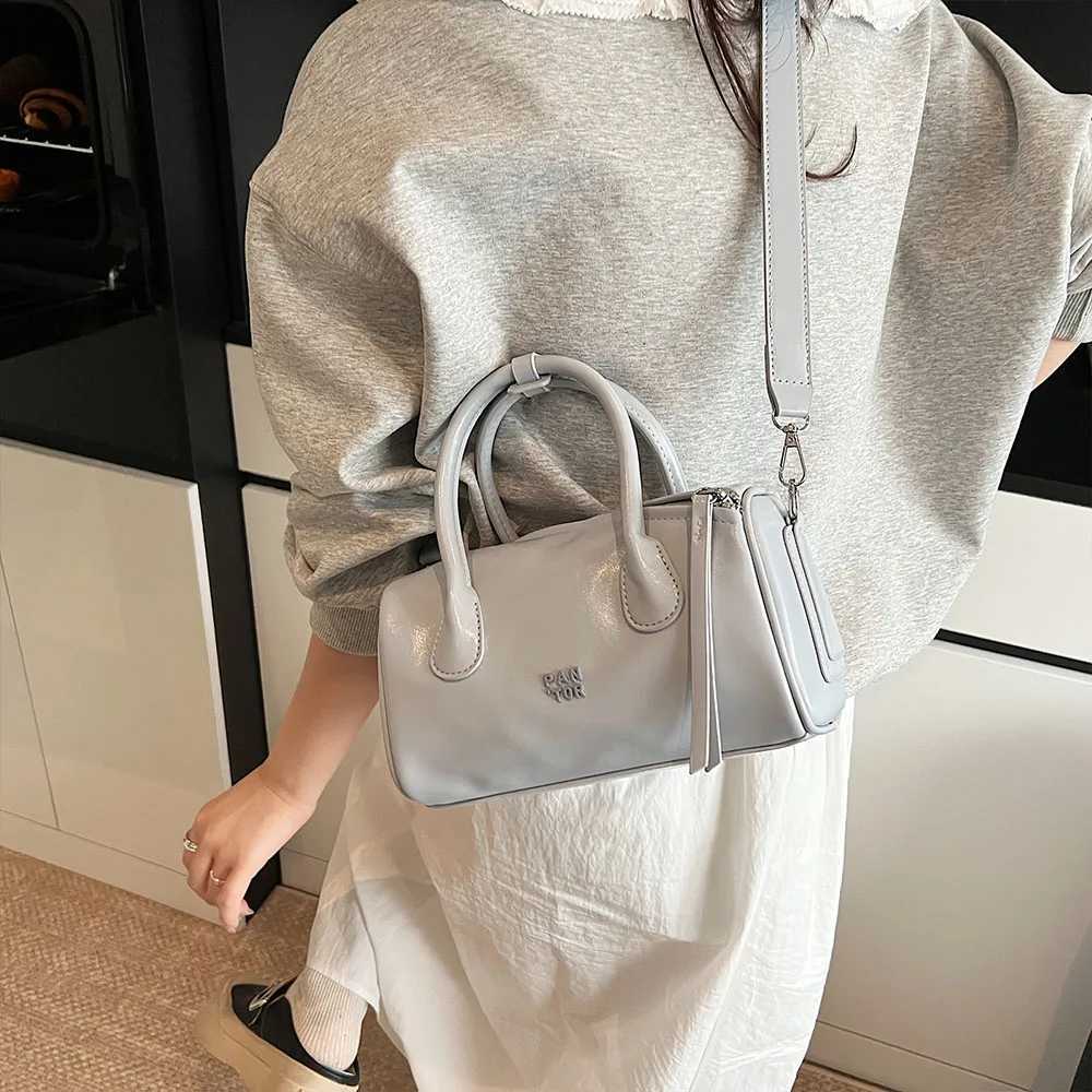Handheld Bowling Bag Womens New Fashion Trend Niche Pillow Bag Versatile Crossbody Bag Y250603