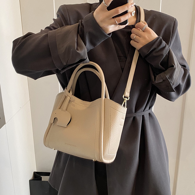 designer High-End Soft Leather Bag for Women 2025 New Fashion Versatile Handbag Bucket Bag Casual Simple Crossbody Mother-Daughter Bag