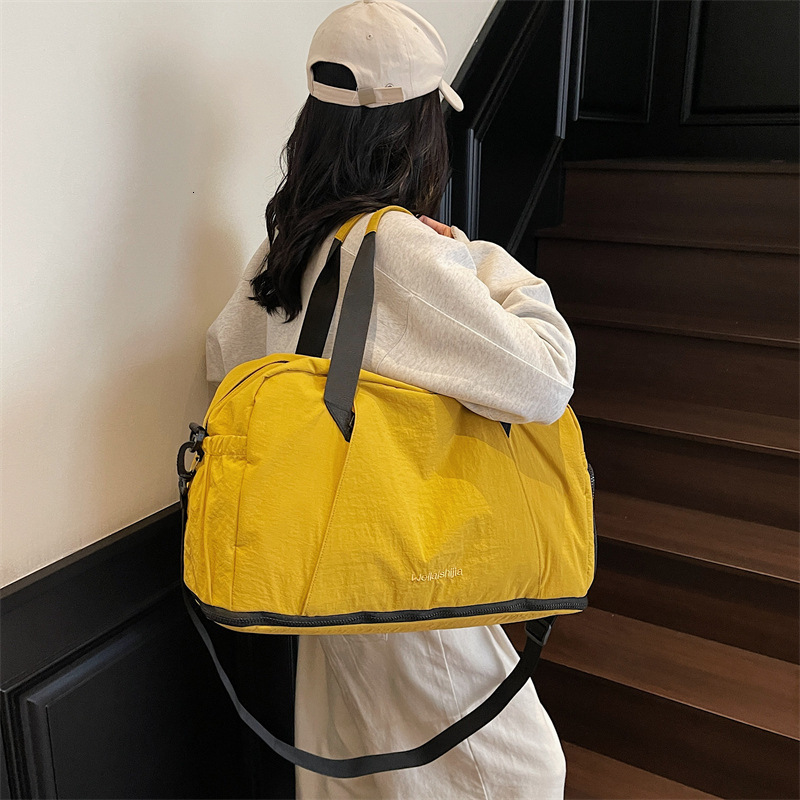 Large Capacity Short-Distance Travel 2025 New Handheld Dry-Wet Separation Fashion Versatile Lightweight Storage Lage Bag for Women