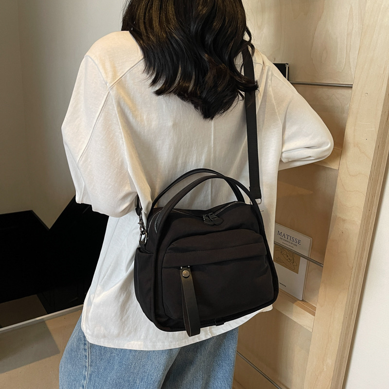 designer casual bag High-end Lightweight Bag for Women 2025 New Casual Handbag Simple Commuter Shoulder Bag Crossbody Bag