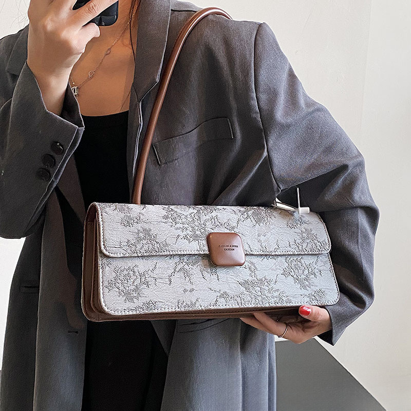 High quality brand new free designer bag retro armpit bag French niche bag new fashionable texture handbag small square bag new free designer bag