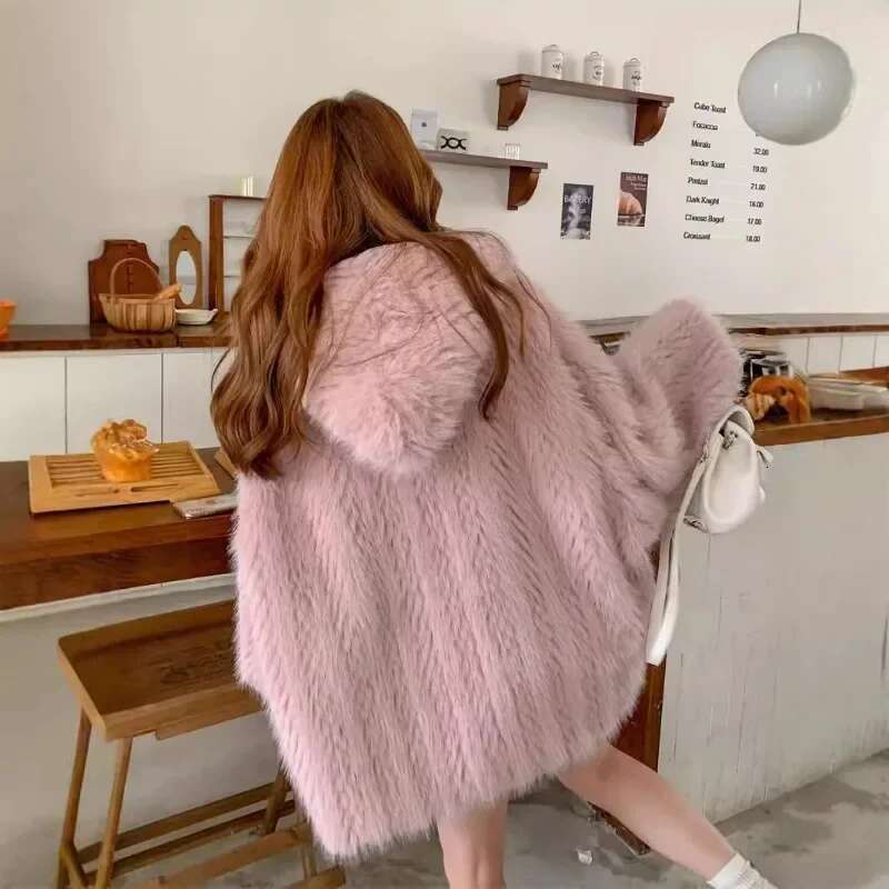 New Europe and The United States Dalian Winter Fashion Batwing Sleeve Faux Fur Coat Women's Large Size Loose Fluffy Clothes