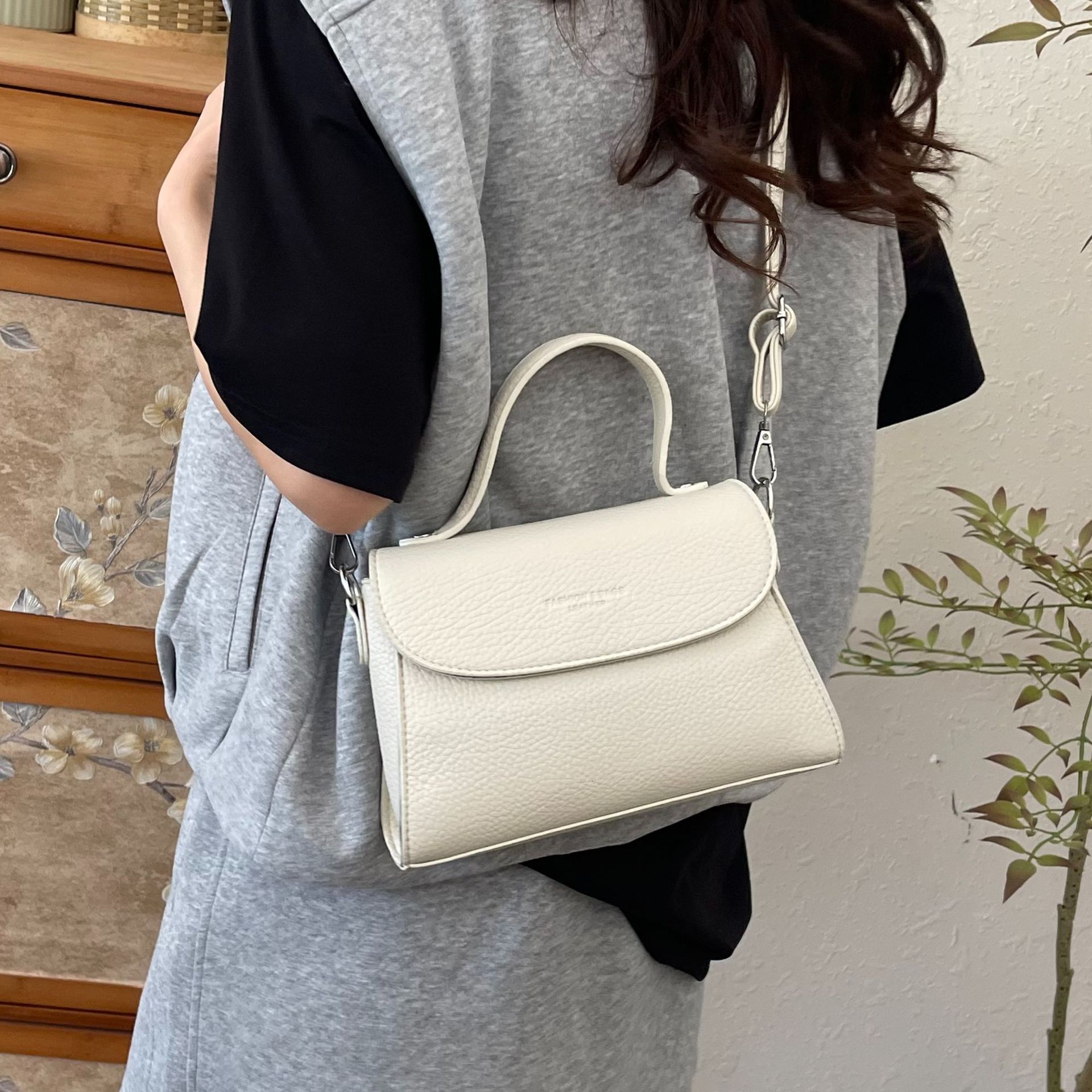 designer Trendy Bags This Year 2025 New Women's Bags Fashion Spring Summer Shoulder Bags High-end Fashion Versatile Crossbody Small Square Bags
