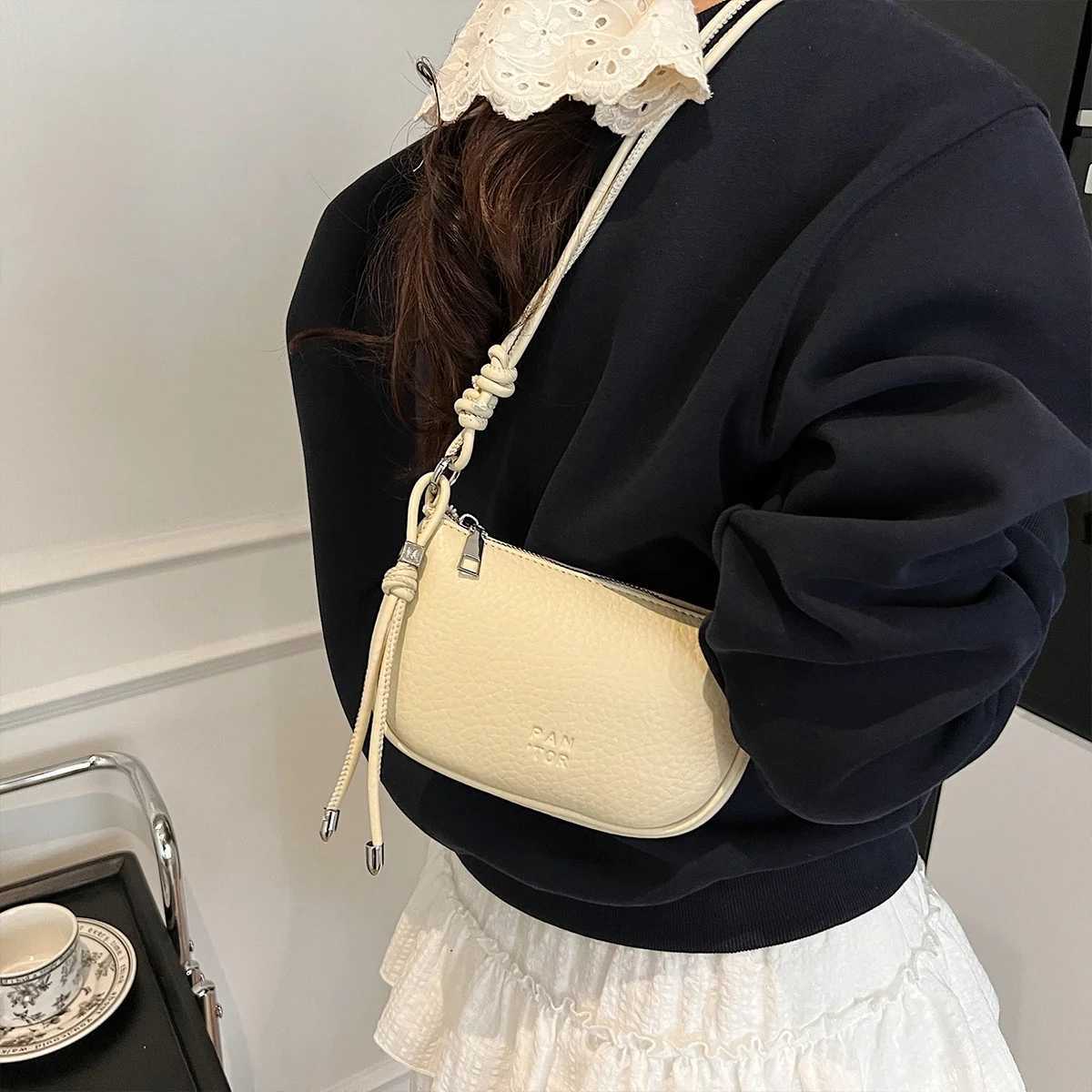 Ladies Crossbody Bag Is Fashionable Versatile Solid Color Exquisite Design Daily Commuting Casual Shoulder Bag Y250603