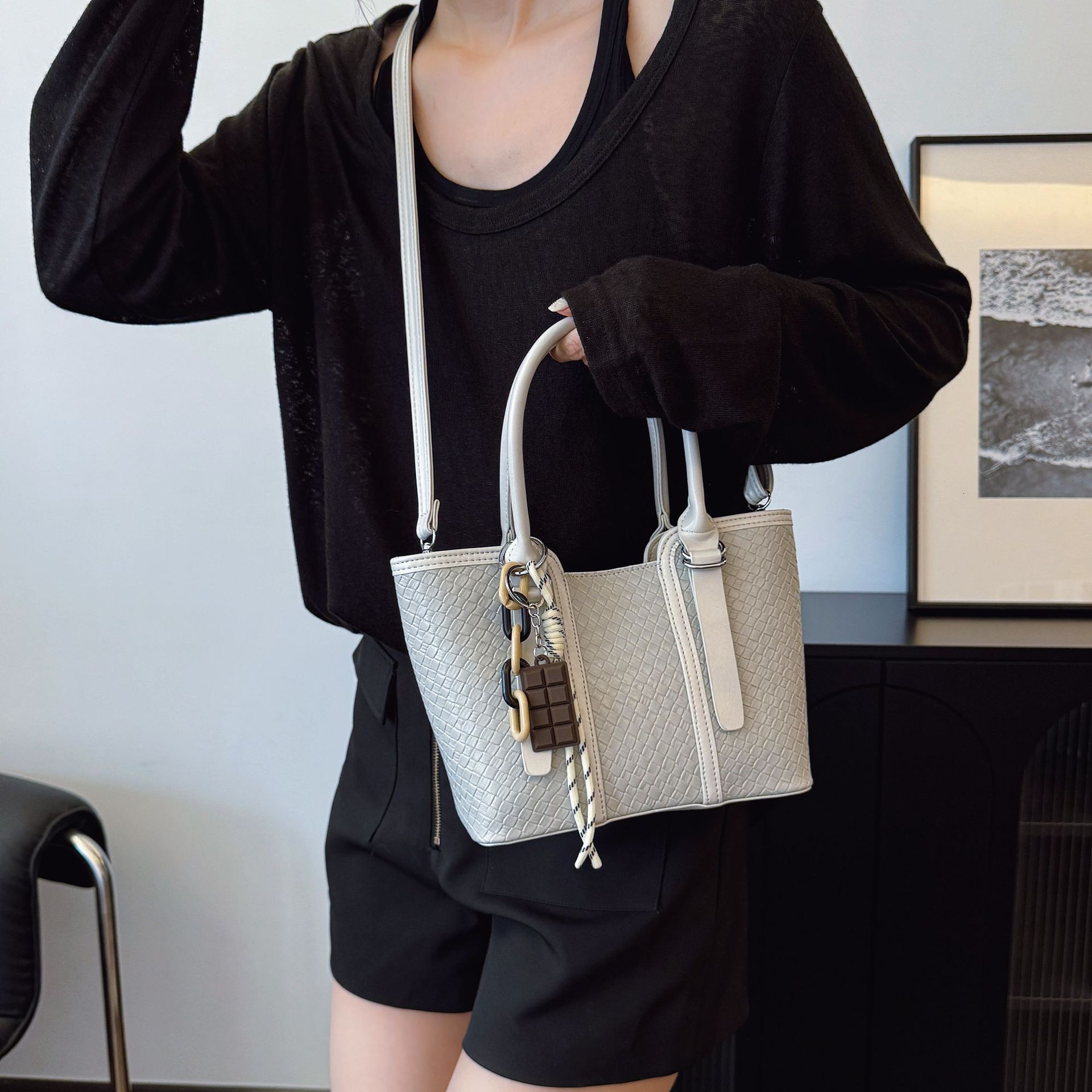 designer High-end Handheld Bucket Bag for Women 2025 New Korean Fashion Single Shoulder Bag Niche Simple Casual Women's Bag