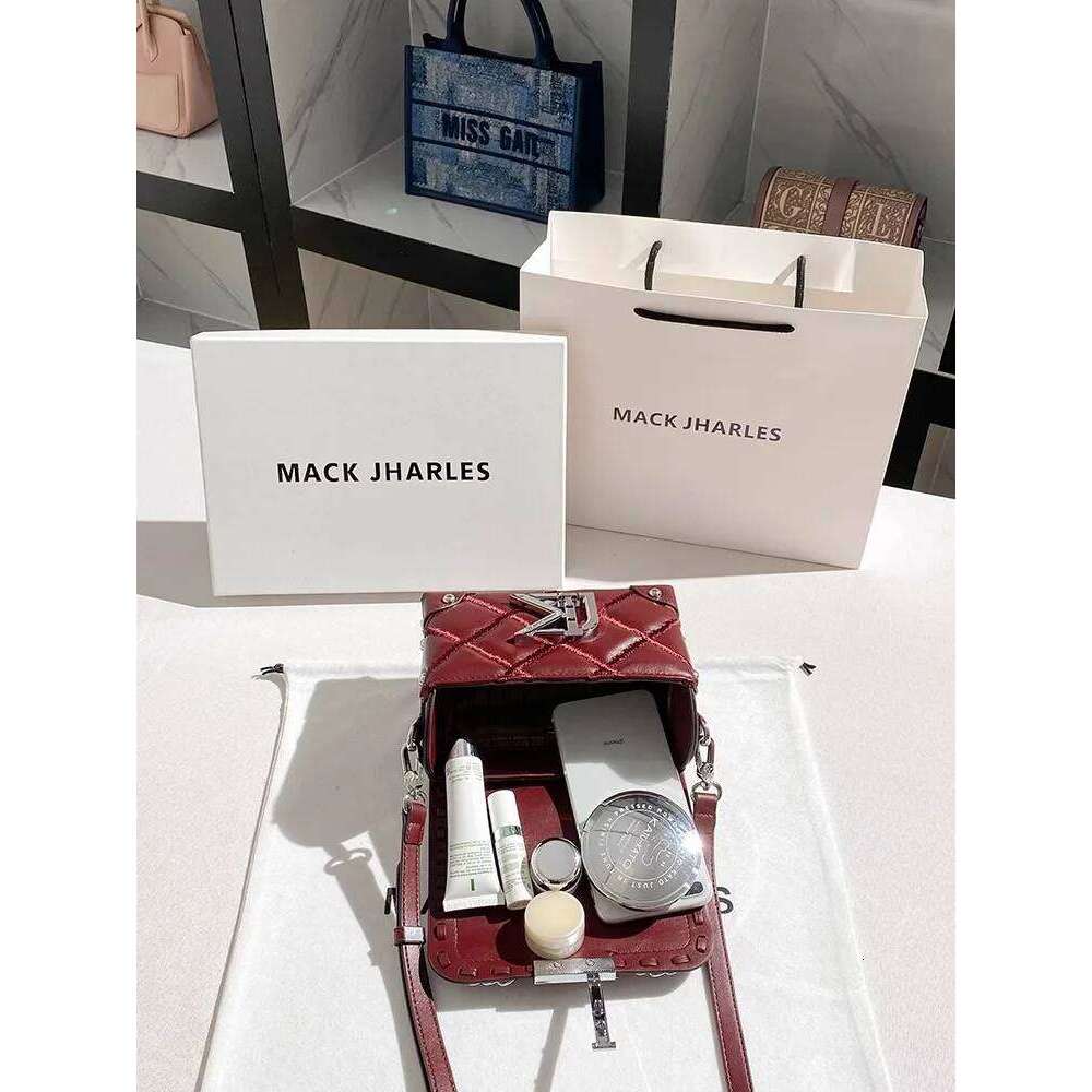 2025 Retro Handheld Evening Cosmetic With Premium Leather And Delicate Metal Design Women's Fashion Shoulder Bag