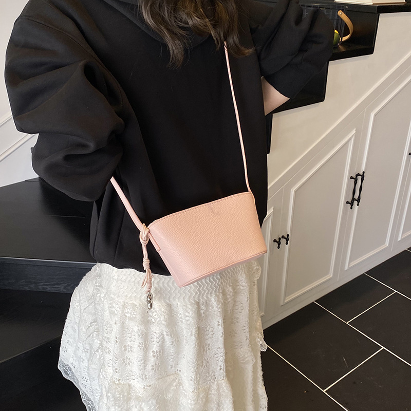 designer Niche Korean Style Fashion Casual Shoulder Bag Women's 2025 Versatile Small Crossbody Bag Commuter Bucket Bag
