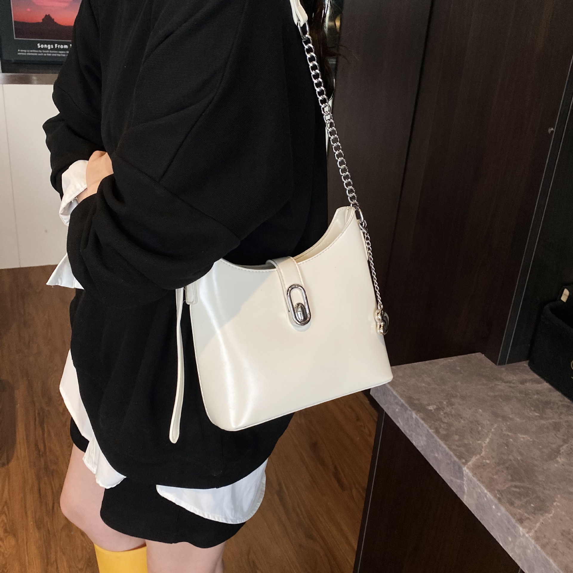 designer Korean Style INS Fashion High-End Bucket Bag 2025 Summer New Niche Design Stylish Commuter Shoulder Crossbody Bag