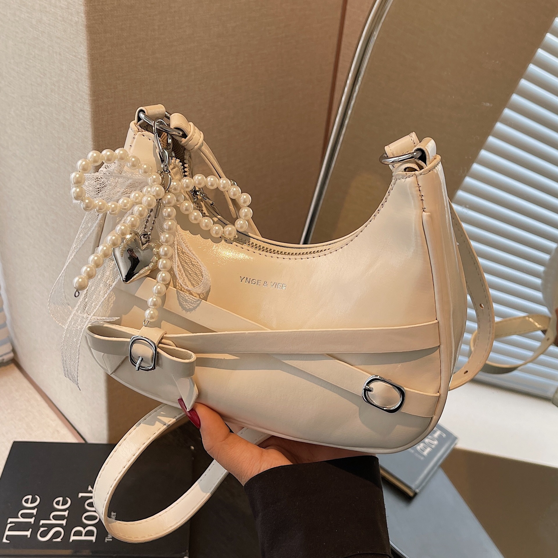 designer Niche Oil Wax Leather Small Bag for Women 2025 New Summer Fashion Lace Bow Underarm Bag Textured Crossbody Bag