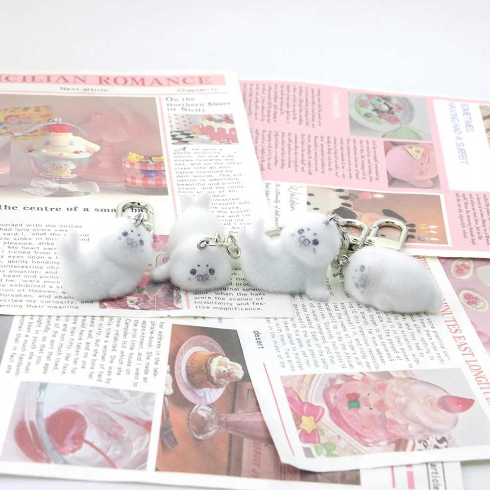 1Pcs Cute Flocking Resin Seal Love Keychain Animal Plush Dolls Pendant for Bag Mobile Phone Charms Home Decoration Making crafts XJ250602