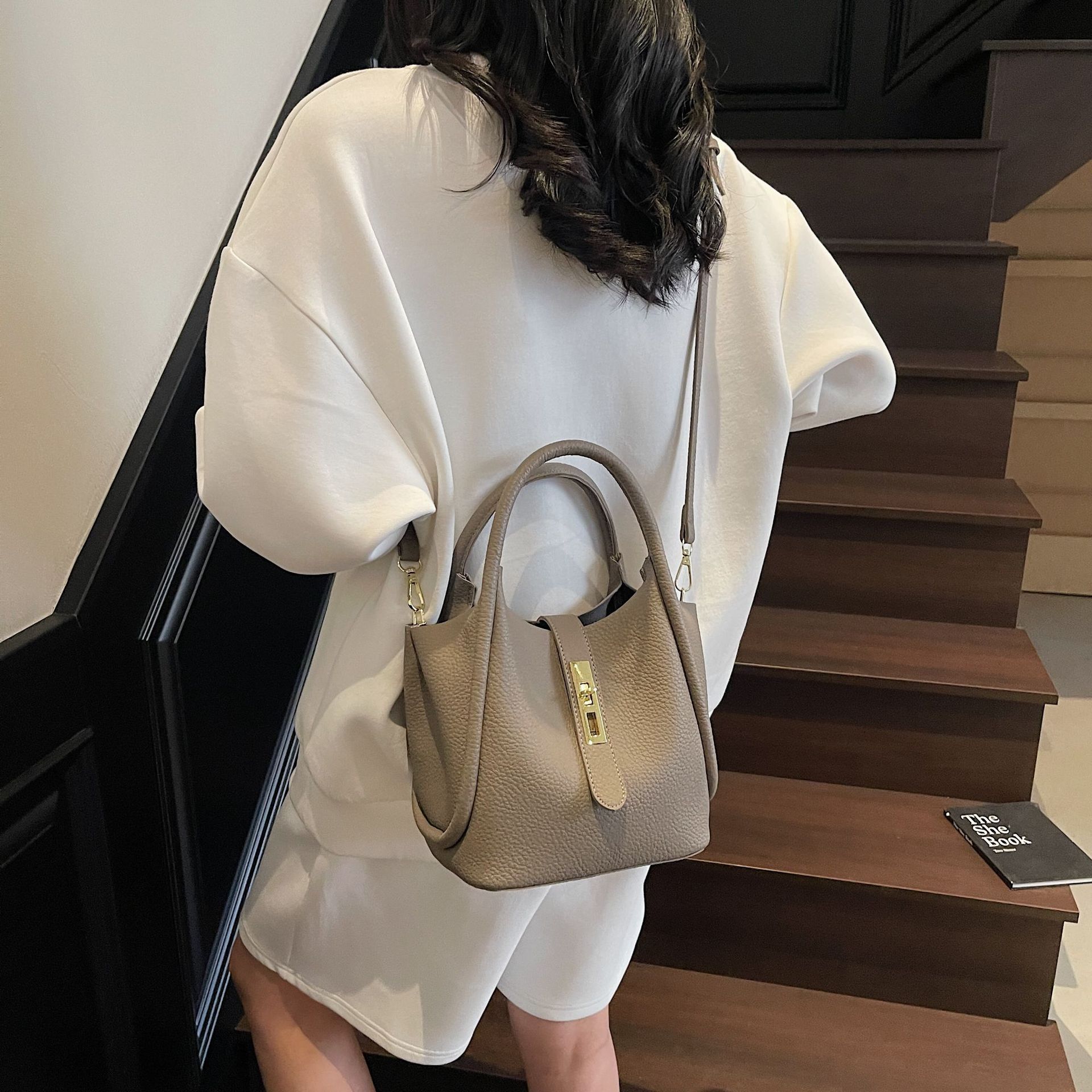 designer Handheld Small Bag for Women 2025 New Retro Shoulder Bag Versatile Elegant Single Shoulder Crossbody Mother and Child Bucket Bag