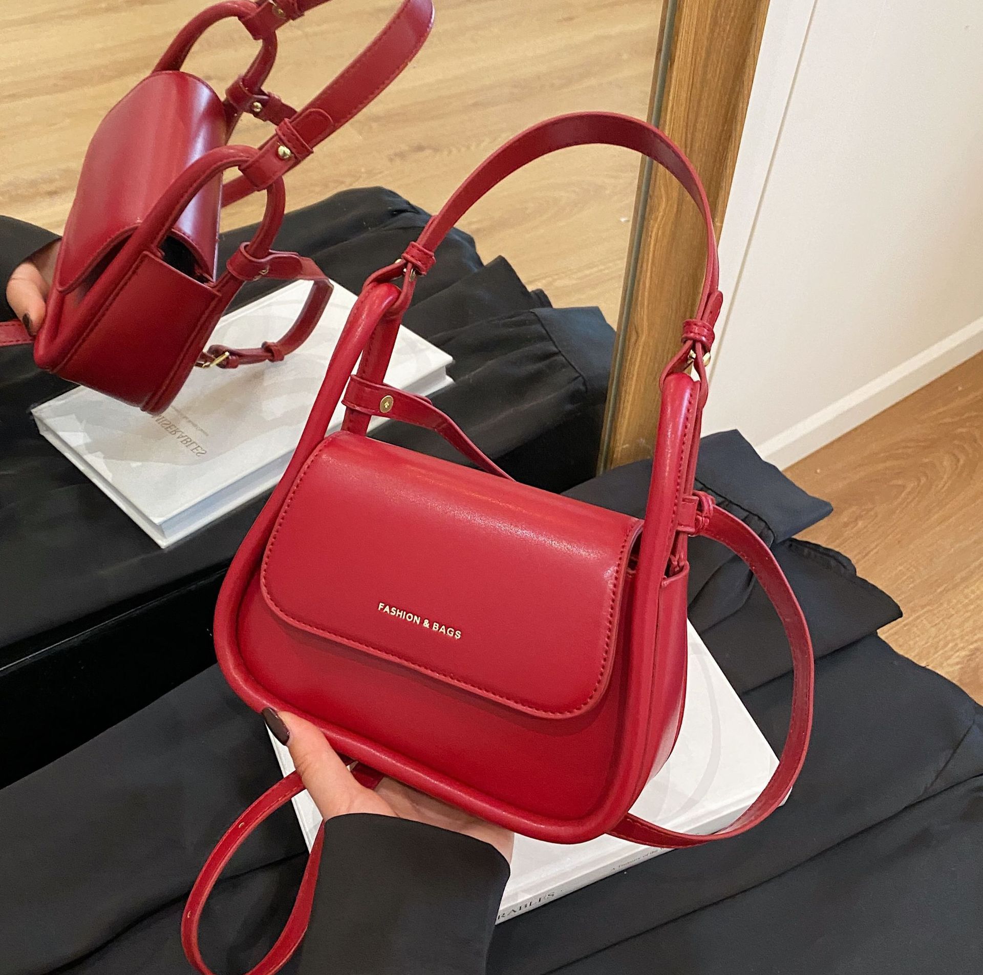 designer High-Quality Texture Small Bag for Women 2025 New Trend This Year Versatile Simple Small Square Bag Niche Shoulder Crossbody Bag