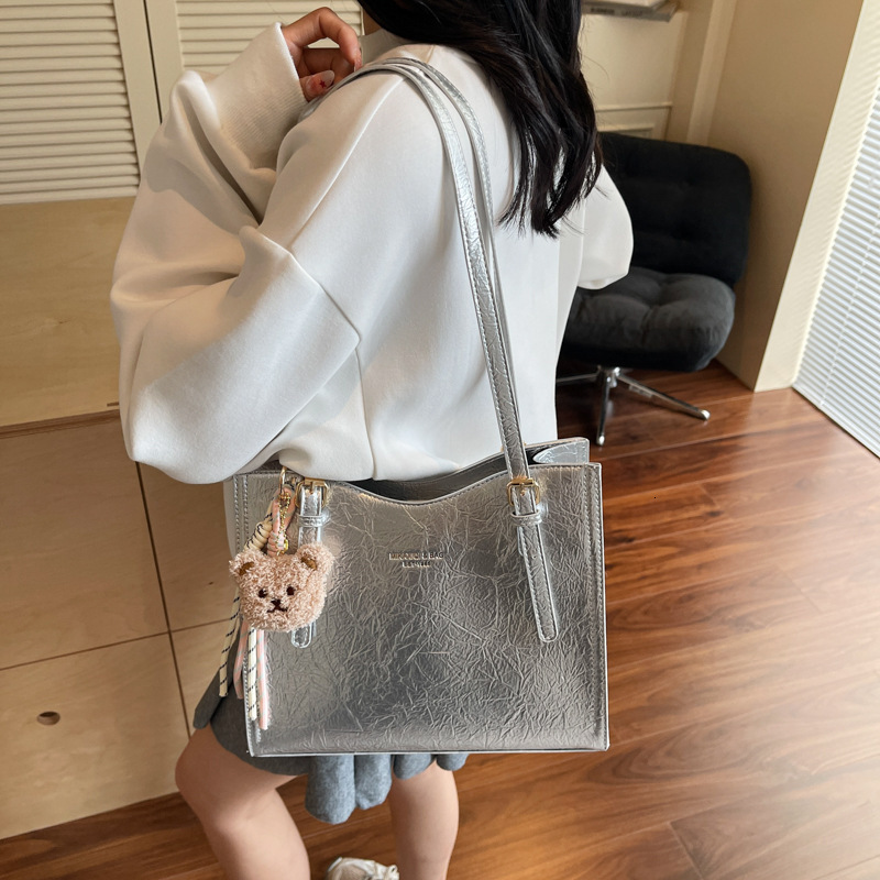 designer High-end 2025 Summer New Trendy Fashion Casual Shoulder Bag for Work Commute Underarm Bag Large Capacity Tote Bag