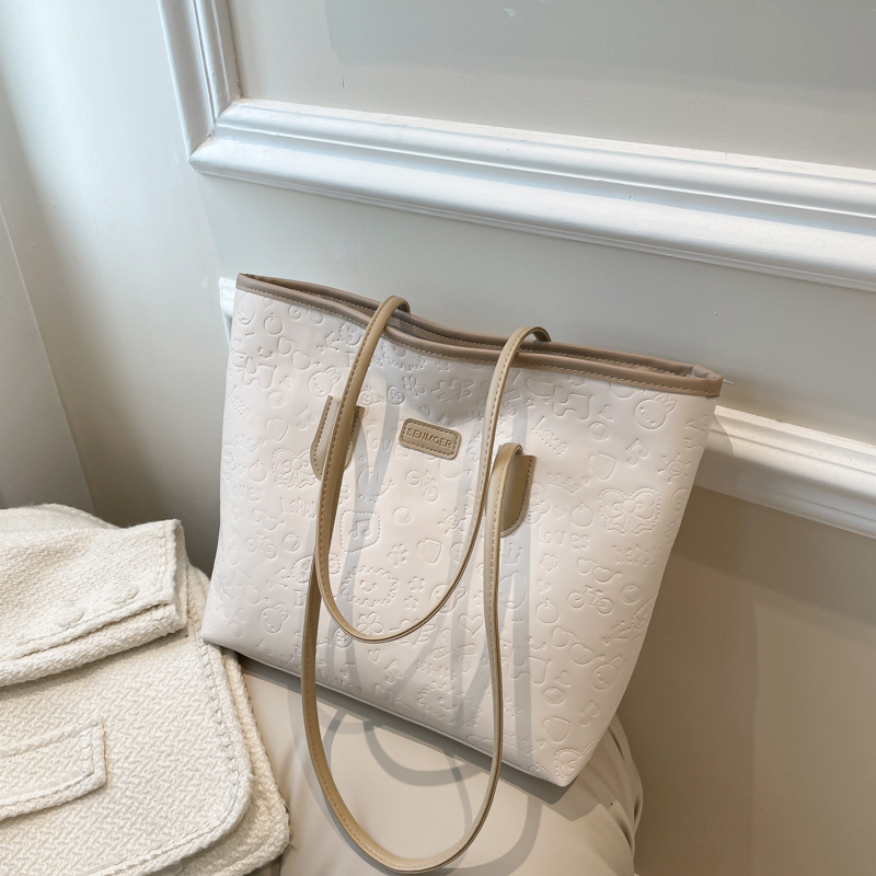 Top brand high-quality new free designer bag cute embossed large capacity handbag 2025 fashion trend multifunctional color block shoulder bag new free