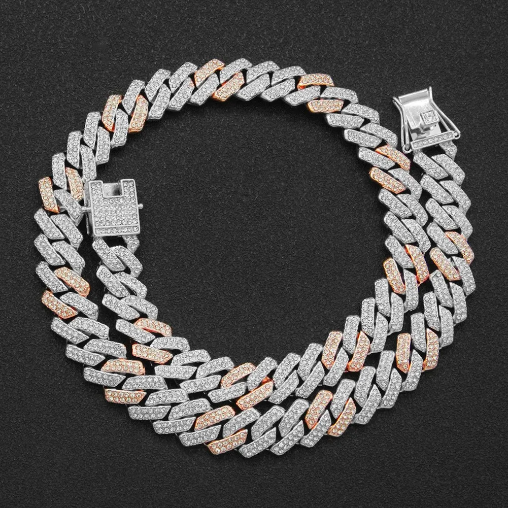 The hip-hop style diamond Cuban necklace is fashionable and versatile