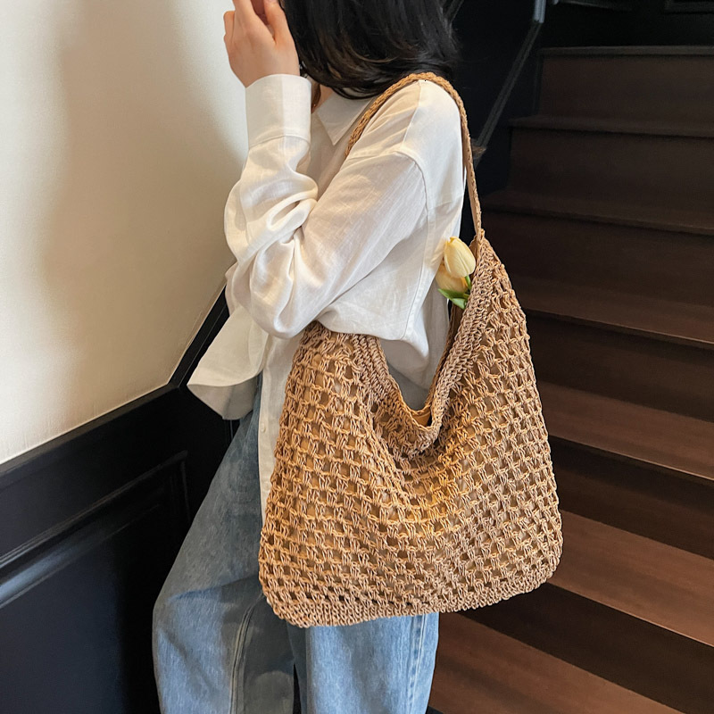 designer Large Capacity Single Shoulder Woven Underarm Bag 2025 New Hollow Mesh Straw Tote Bag Beach Vacation Bag