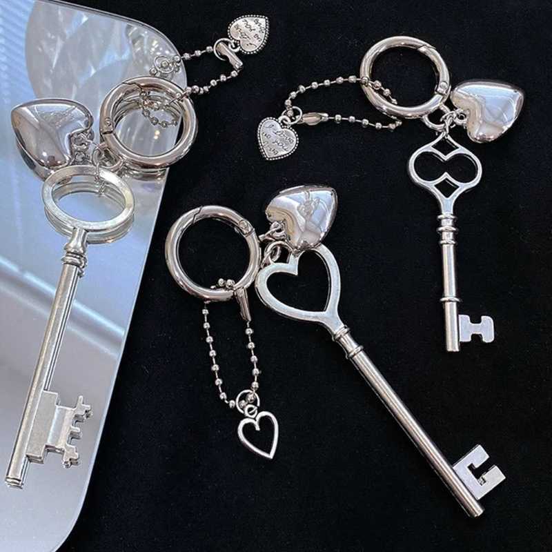 Fashionable Keys and Heart Keychains Heart Keys Rings Alloy Material XJ250602