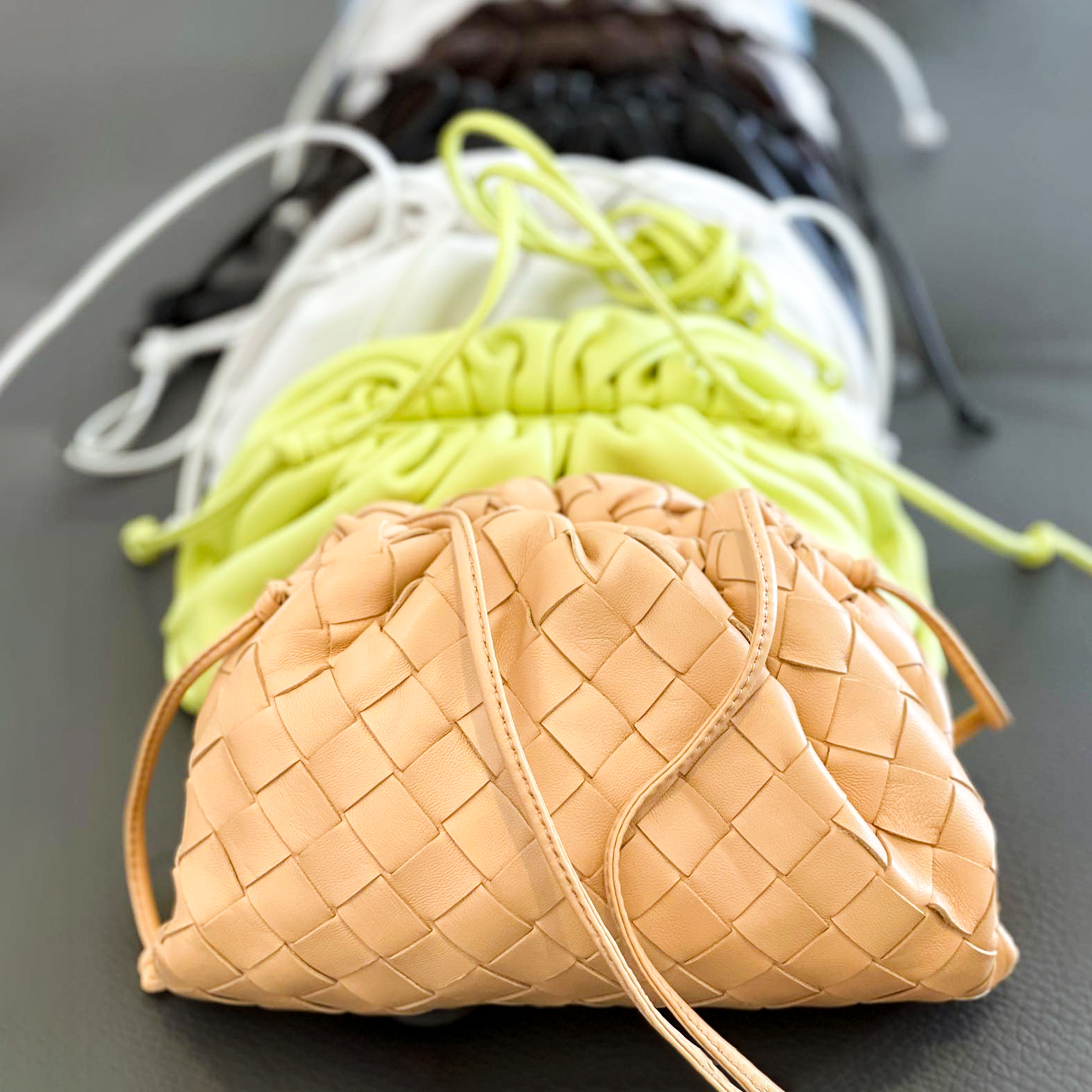 High quality Luxurys handbags woven Mini pouch bag mens shoulder cloud even cosmetic tote womens designer bag 2 sizes fashion Leather crossbody Silver clutch bags