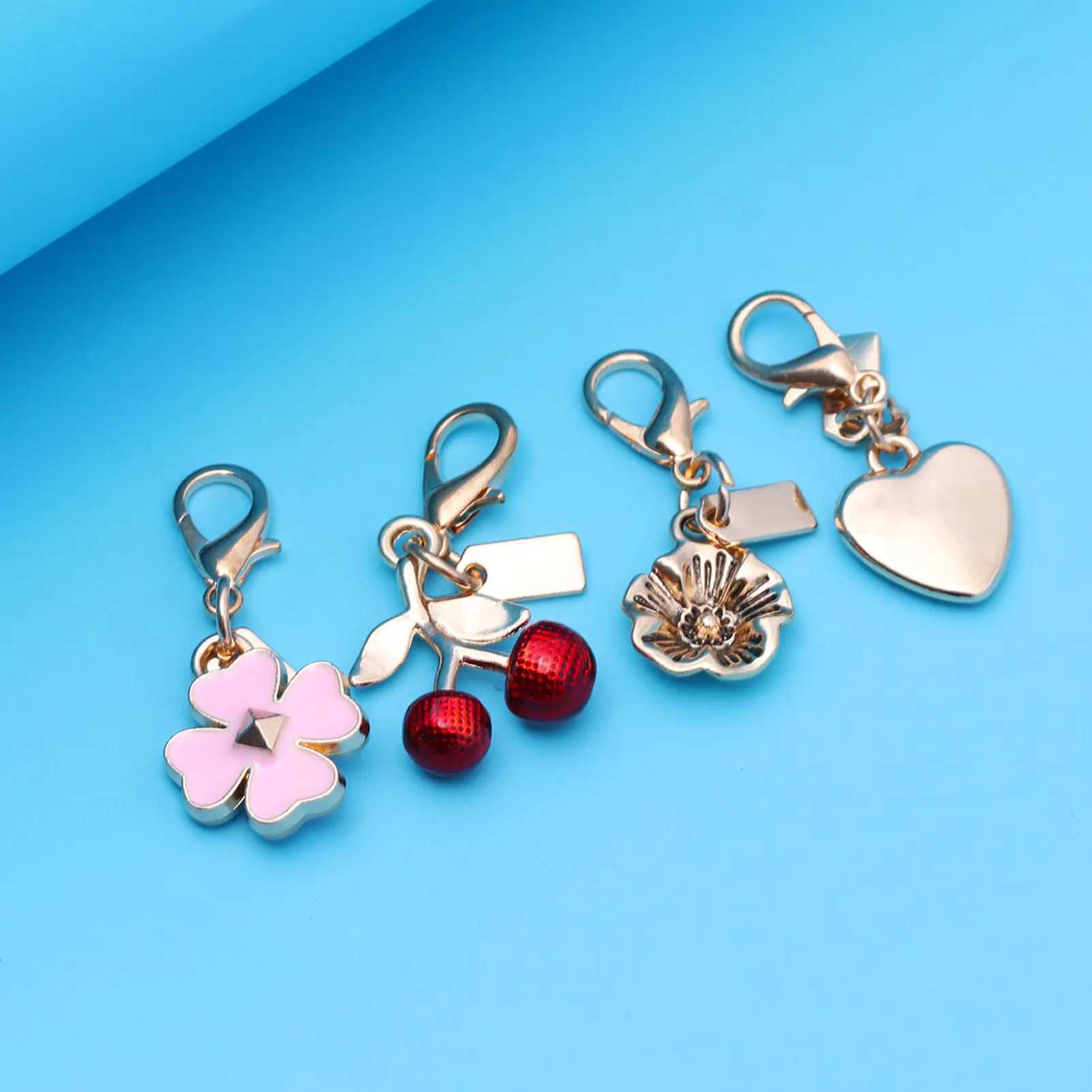 Luxury High-end Cherry Butterfly Four-leaf Clover Love Bear Mouse Keychain Ladies Y2K Bag Pendant Car Accessories Gift Decoration XJ250602