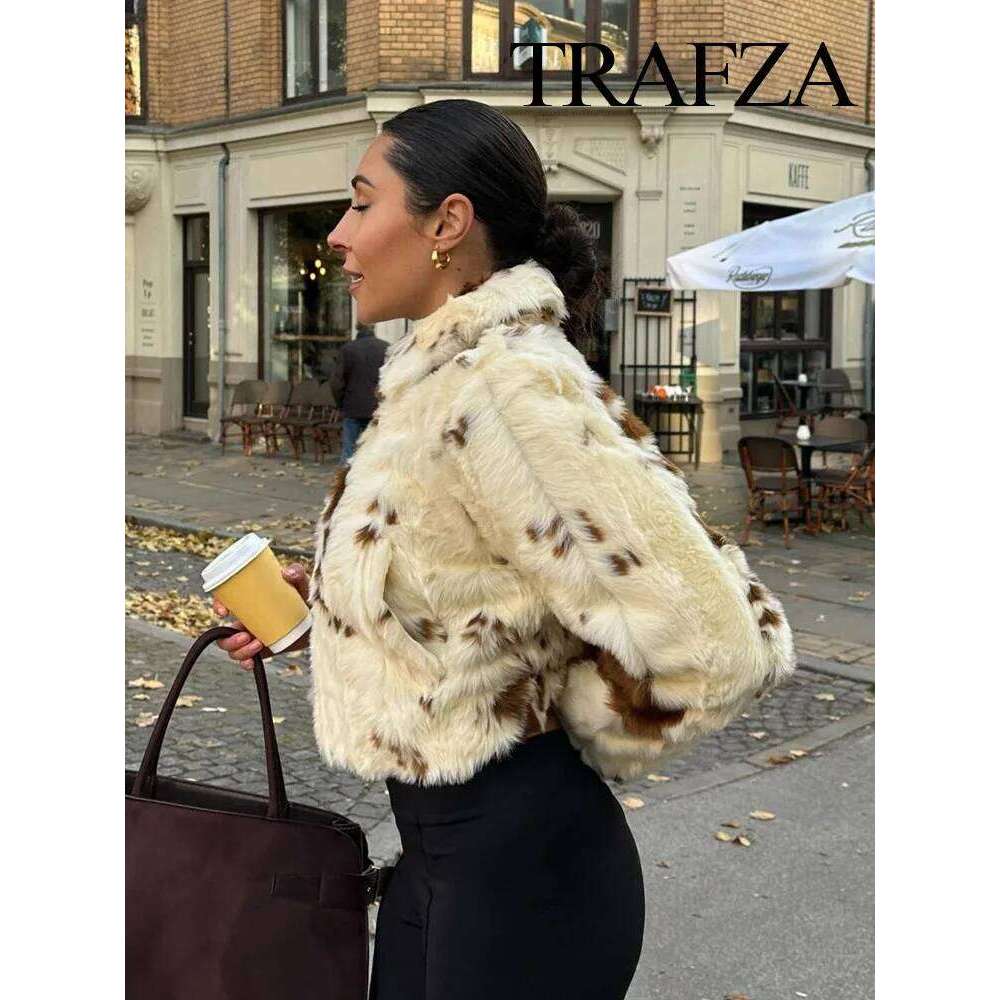 TRAFZA Fashion Side Pocket Front Zipper Design Lapel Women's Winter Artificial Fur Loose Warm Short Jacket