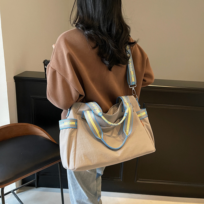 Korean Fashion Tote Women 2025 New Nylon Commuter for College Students Class Shoulder Street Style Large Bag