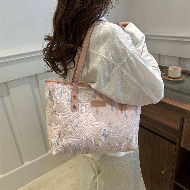 High quality brand, new high-quality free designer bag, casual commuting fashion design, embroidered handbag, shoulder bag, brand new free designer ba