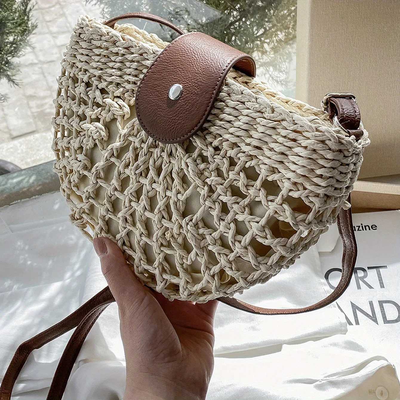Womens Minimalist Crossbody Bag Trendy Straw Shoulder Bag All-Match Bag For Beach Suitable for Womens Outing Party Vacation XJ250604
