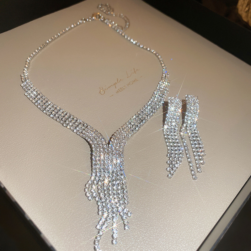 European and American diamond studded hollow tassel necklace with super sparkling temperament, fashionable and light luxury