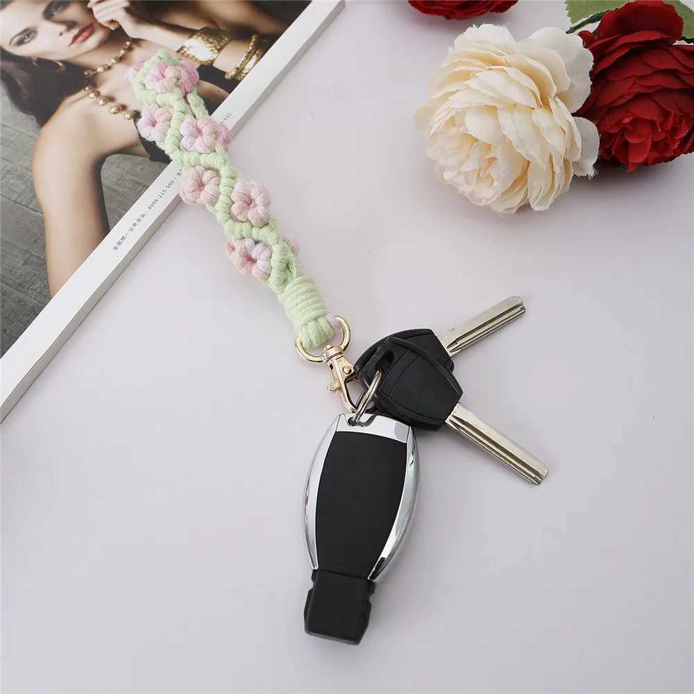 1pc Ins Daisy Flower Key Chain Explosive Style High-End Diy Hand-Woven Wrist Key Ring Bohemian Style Car Keychain Bag Pendant W250604