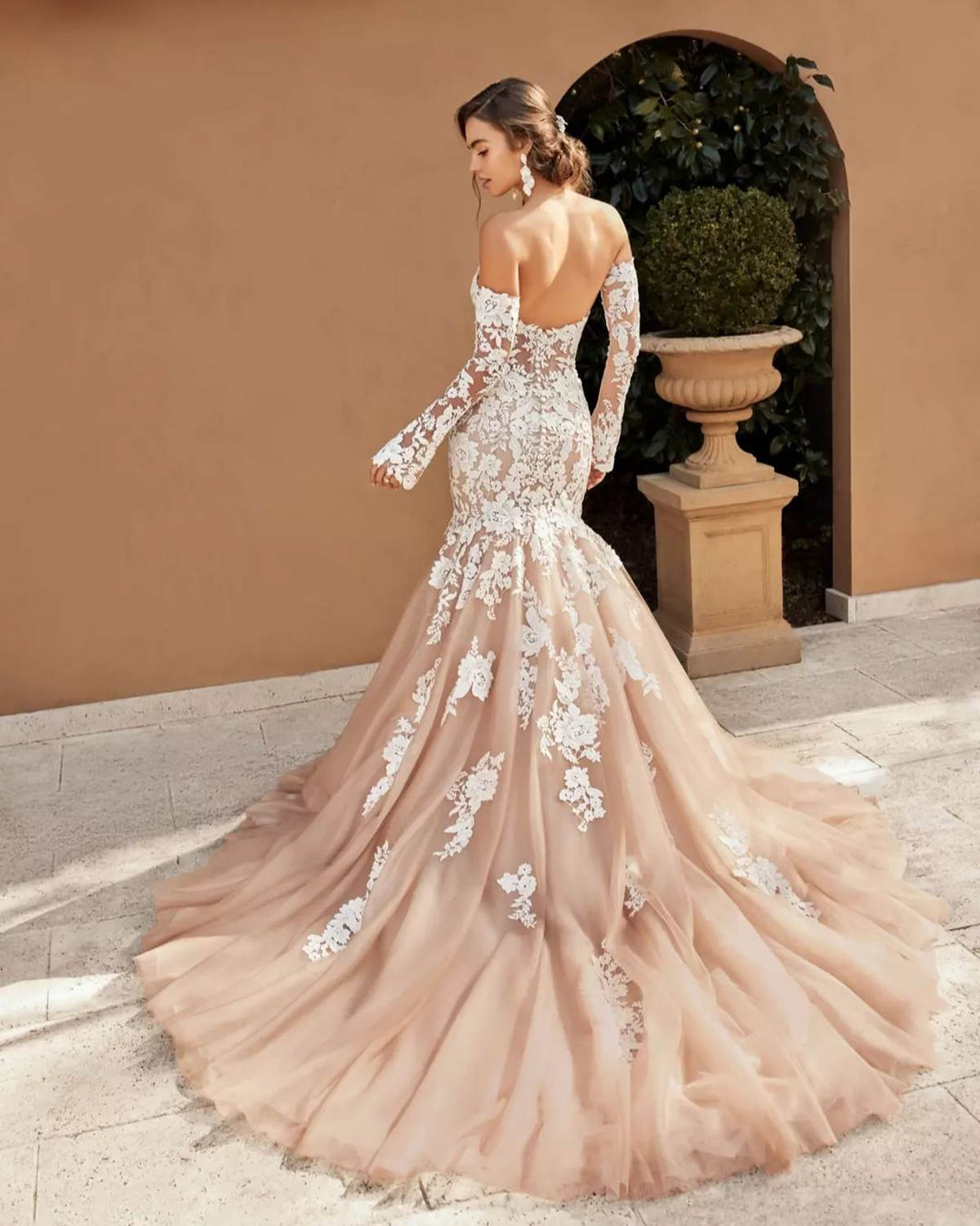 Beach Mermaid Wedding Dresses Lace Appliques Off Shoulder Long Sleeve Bridal Gowns Sexy Customized Backless Bride Dress