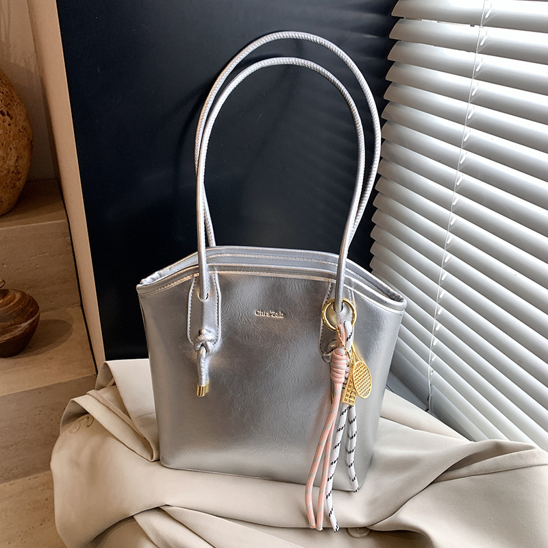 designer Trendy Simple Large Capacity Shoulder Underarm Bag for Women 2025 New High-end Fashion Versatile Handheld Bucket Bag