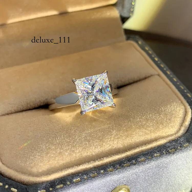 2024 Top Sell Wedding Rings Jewelry Solitaire Real 100% Sterling Sier Princess Cut White Moissanite Dia Gemstones Party Women Engagement Band Ring