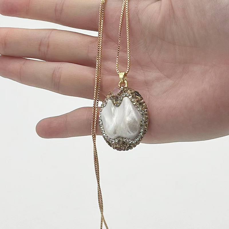 Vintage-Inspired Retro Pearls Neckpiece with Exquisite Baroque Finish Elegance Meets Style Accessory