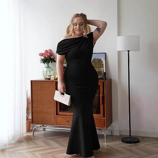 New plus size womens long dress with elegant temperament slim fit and slimming black evening gown