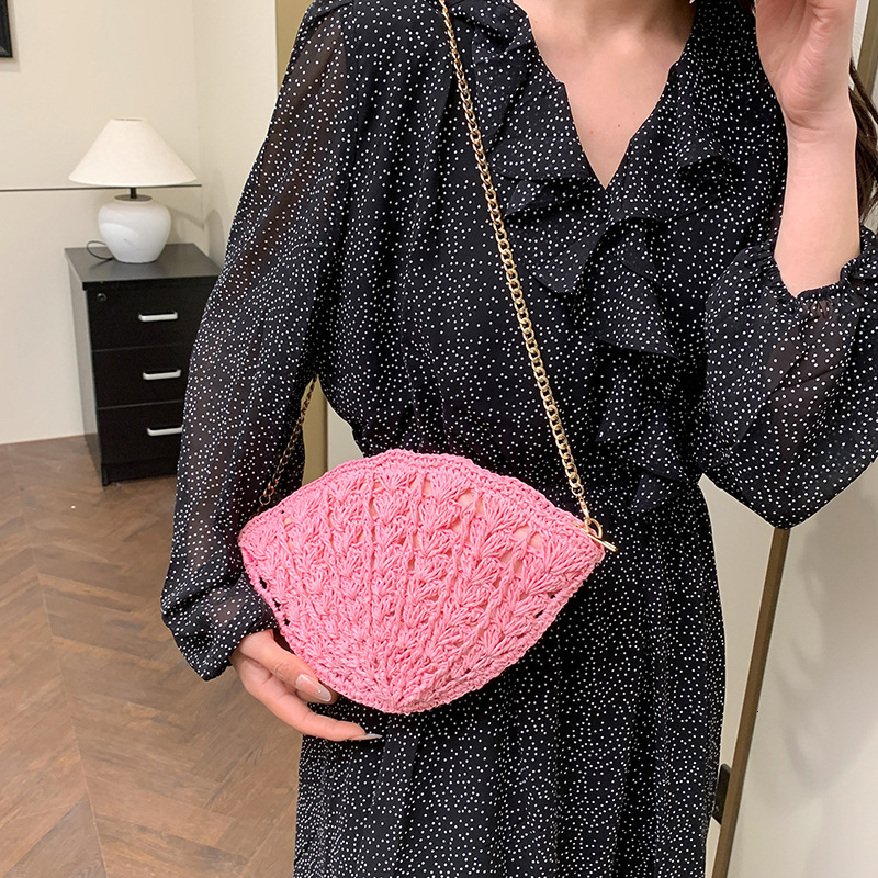 designer Shell Crossbody Straw Bag 2025 New Fashion Hollow Fan-shaped Straw Woven Bag for Women Beach Vacation Beach Bag