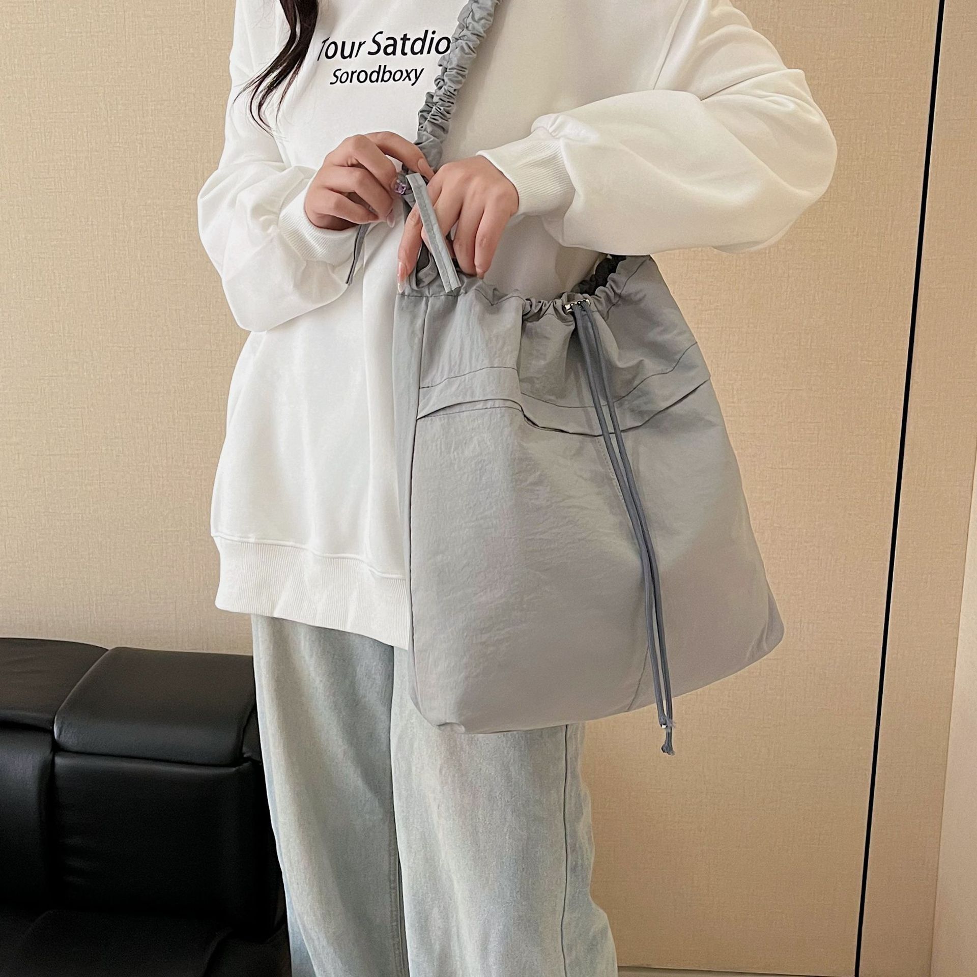 designer Large Capacity Drawstring Bucket Bag 2025 New Korean Style Ins Personality Casual Street Single Shoulder Crossbody Commuter Bag for Women