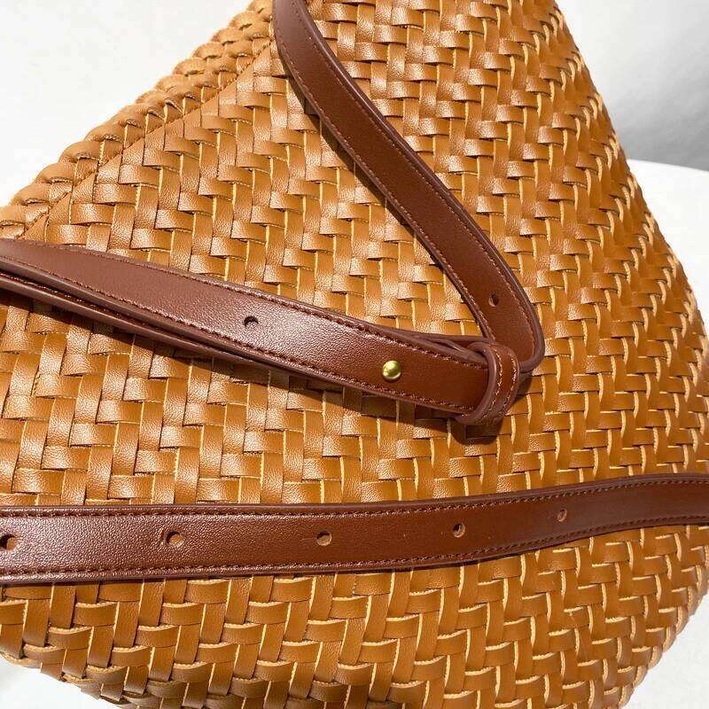 England Style Vintage Small Bucket Bags For Women Designer Handbag And Purses 2025 New In PU Hand Woven Underarm Shoulder