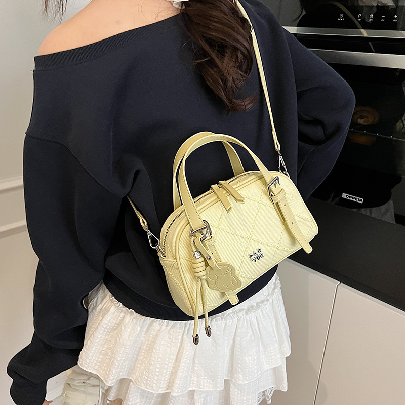 designer Minimalist Solid Color Handheld Bowling Ball Bag for Women 2025 New Spring Shoulder Crossbody Bag Fashion Versatile Pillow Bag