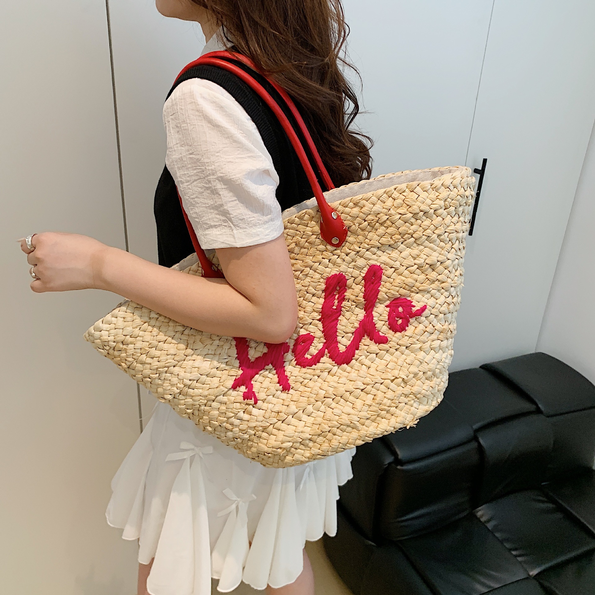 designer Beach Vacation Bag 2025 New Handwoven Shoulder Bag Large Capacity Beach Tote Basket Stra