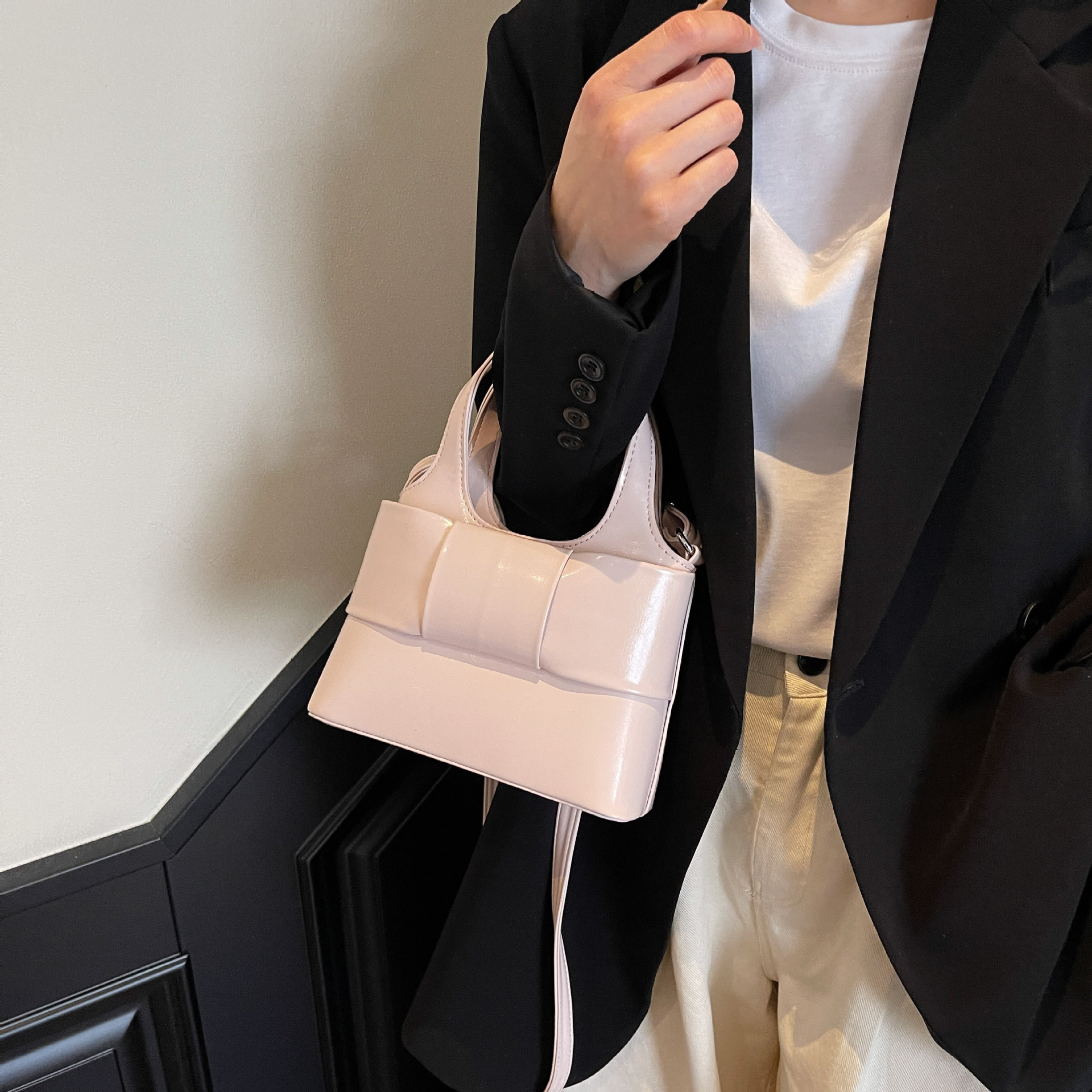 designer Niche Design Handbag 2025 New Pink Sweet Bowknot Bag for Women High-Quality Texture Shoulder Crossbody Bag