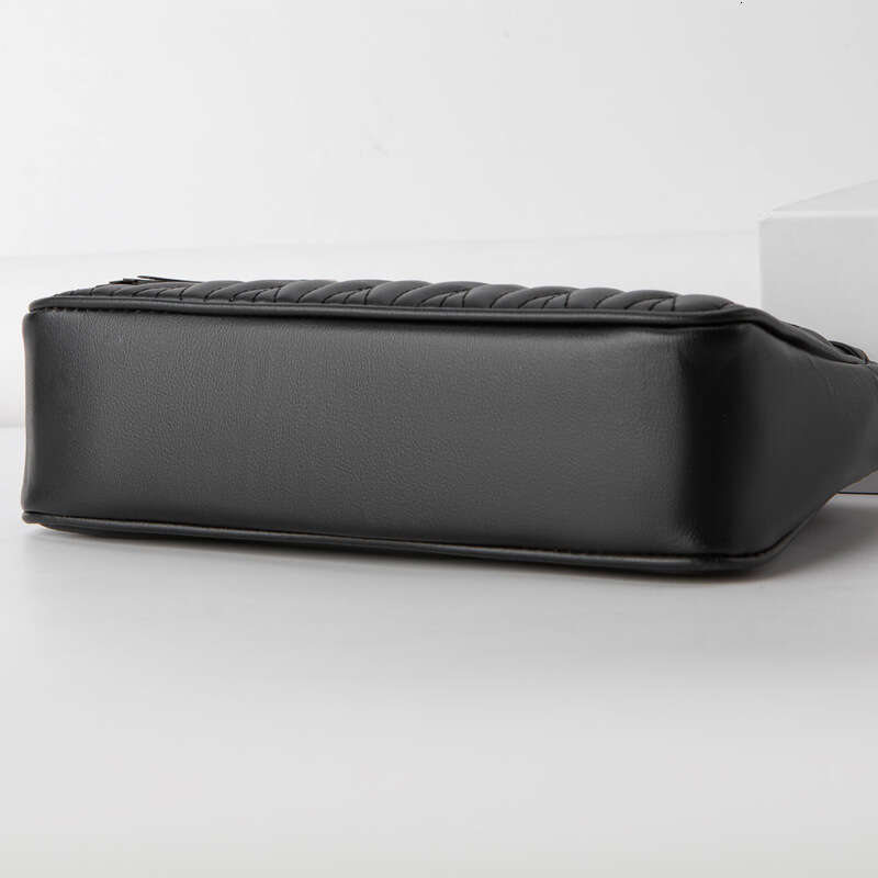 Women's bag summer small large capacity crossbody middle-aged mother's phone bag, women's 2025 temperament versatile new trend clothing