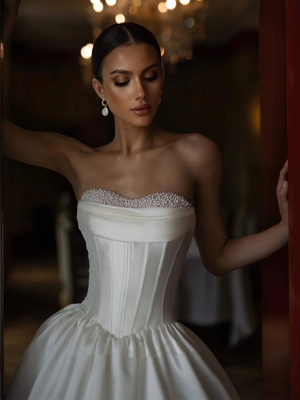 Strapless Beaded White Satin Simple Wedding Dress Sweetheart Sleeveless Pearls Pleat Corset Bridal Gown 2025 Elegant Bride Robe De Mariee Sweep Train