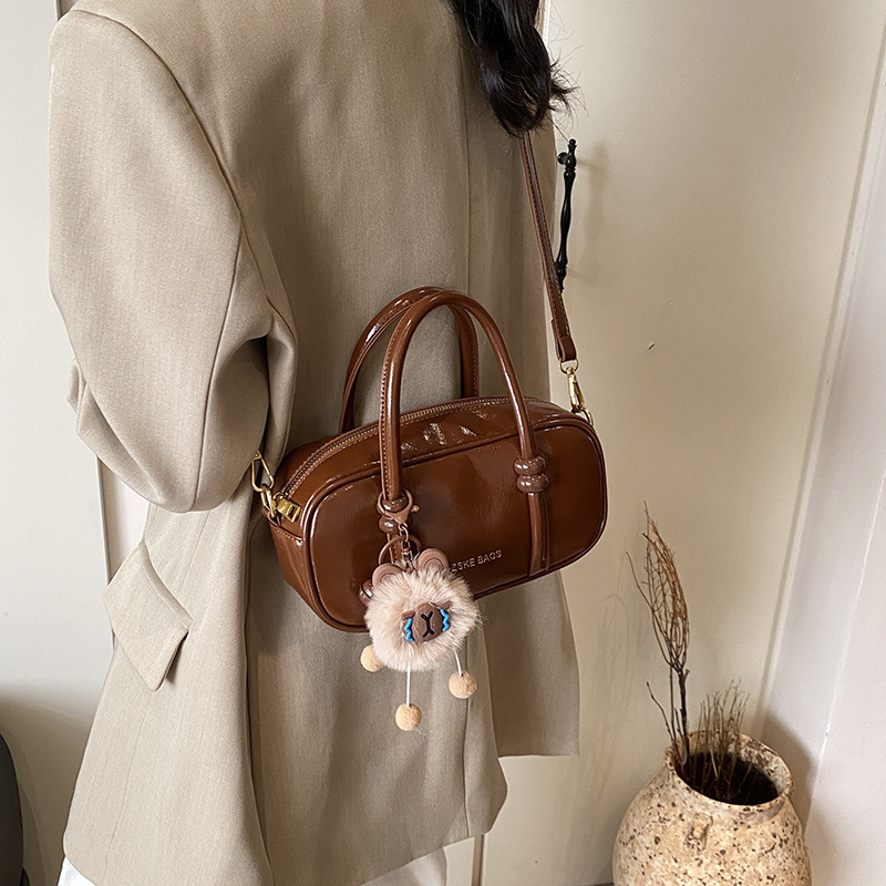 designer High-End Oil Wax Leather Vintage Small Bag for Women 2024 New Winter Trend Versatile Crossbody Bag Handheld Bowling Bag