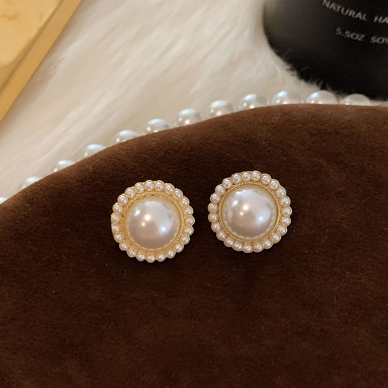 Medieval silver needle earrings with a light luxury palace style and versatile pearl earrings