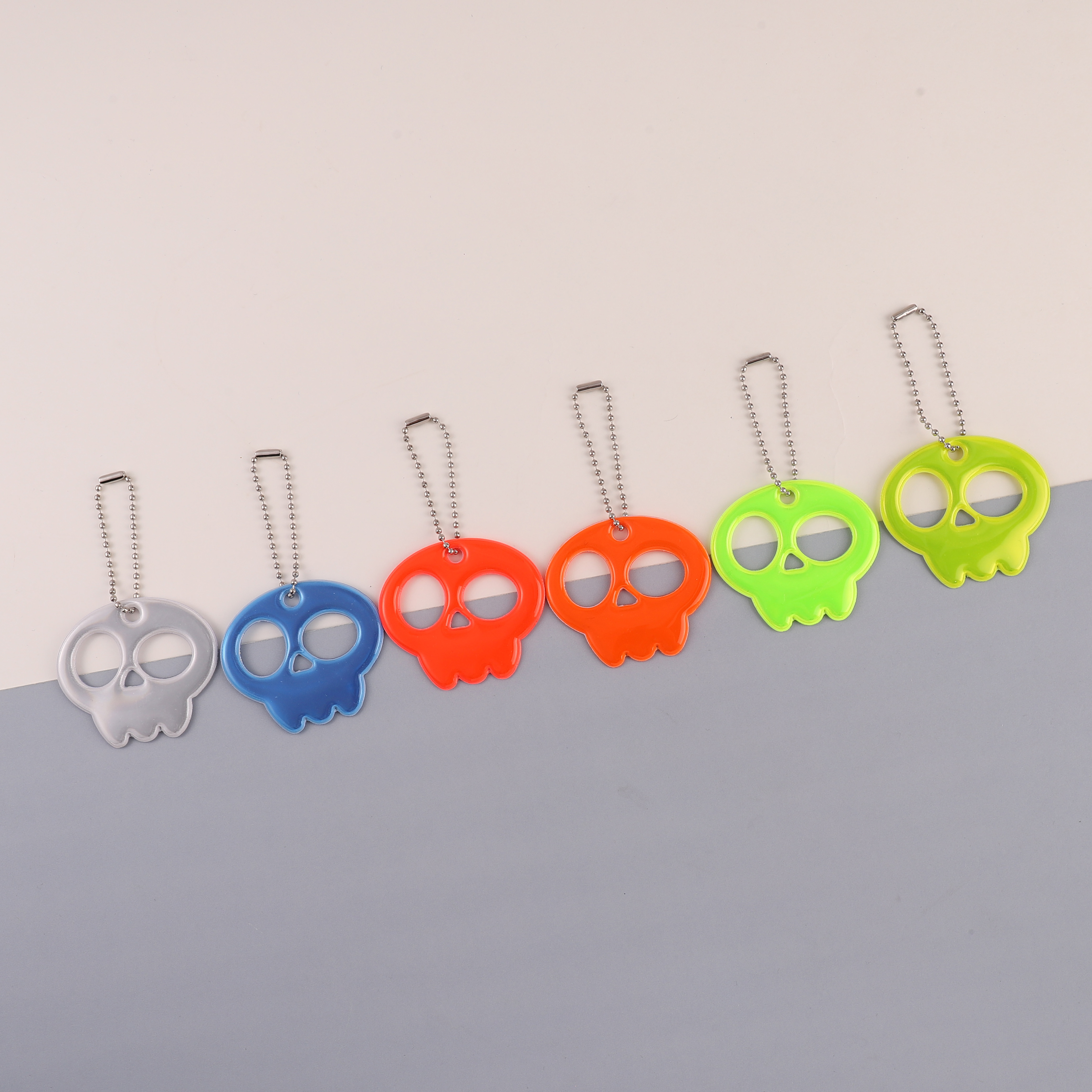 Minimalist Stylish Cartoon Skull Keychain Retro Style Hanging Pendant with Glowing Effect