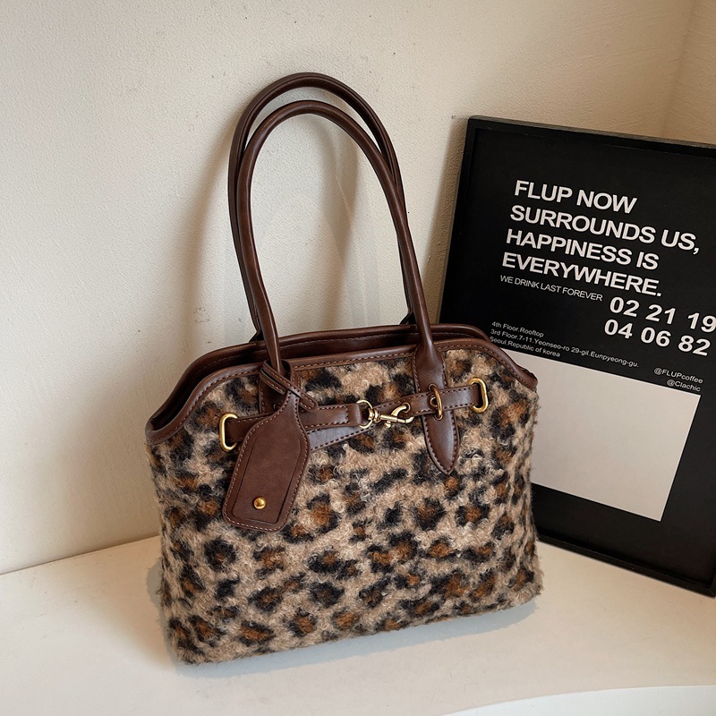 Free Shipping New Fashion Casual Commuter Large Capacity Shoulder Bag Retro Super Popular Designer Leopard Shopping Bag Print Handbag Tote Bag For Wom