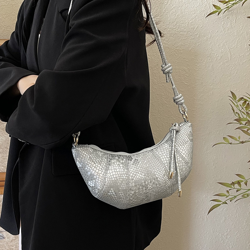 designer French Style Niche Texture Crossbody Horn Bag for Women 2025 Spring Fashion Versatile Dumpling Bag Simple Shoulder Bag Trend