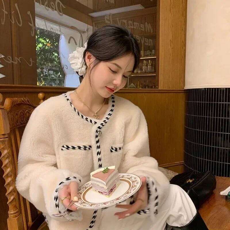 Winter New Women100% Full Short Coat Female Fashion Patchwork Loose Round Neck Lamb Wool Outcoat Casual Versatile Outerwear